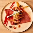 カフェレストランさんかく堂の苺とピスタチオのフランボワーズクレープ